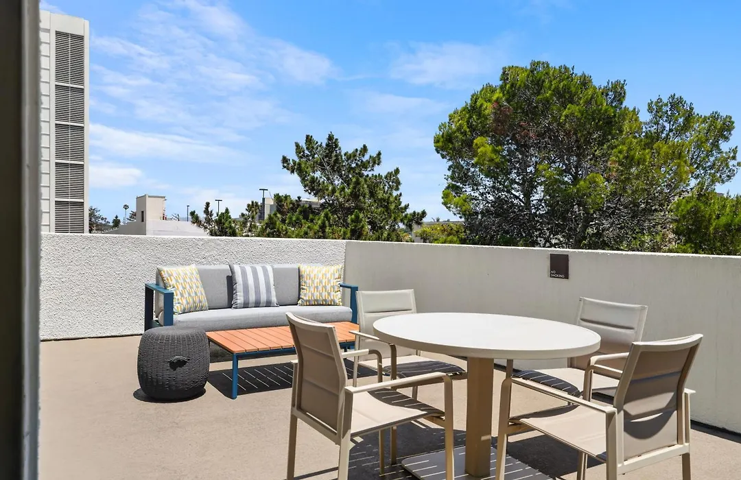 Gateway Hotel Santa Monica-1